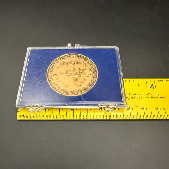 1990 NASA STS-41 Discovery Space Shuttle Solar Polar Mission Ulysses Bronze Coin - Picture 8 of 8